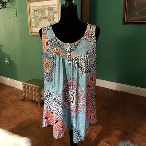 NWOT Ladies sleeveless blouse.